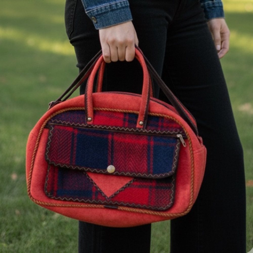 🥰2/$20 Tapestry Felt Multi-Pocket Spacious Hand And Shoulder Bag